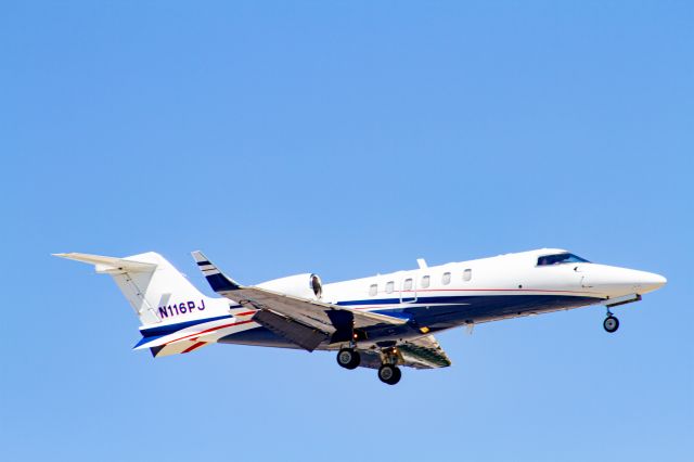 Learjet 40 (N116PJ)