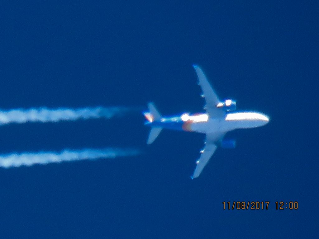 Airbus A319 (N332NV)