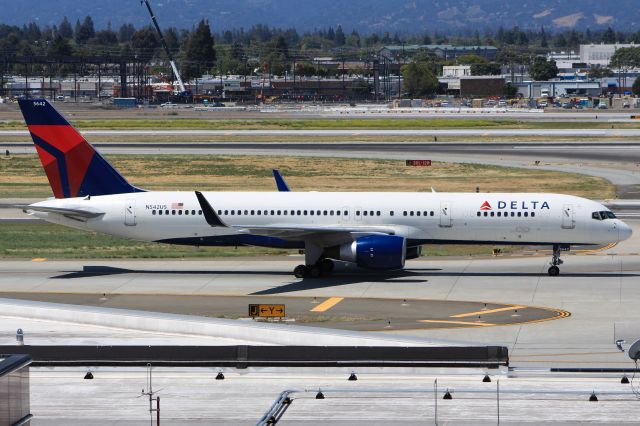 Boeing 757-200 (N542US)