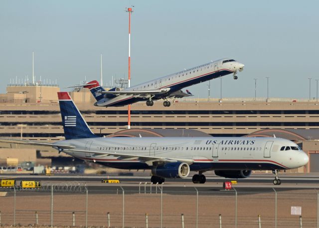 Airbus A321 (N524UW)