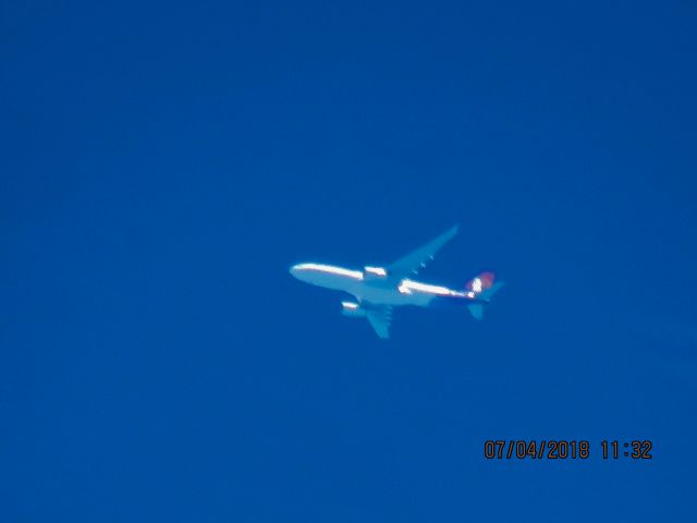 Airbus A330-200 (N393HA)