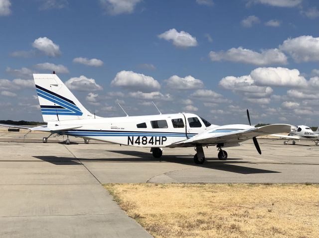 Piper Seneca (N484HP)