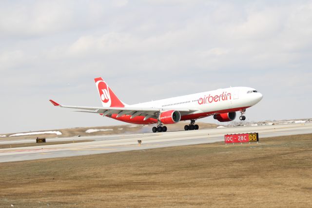 Airbus A330-300 (D-ALPJ)
