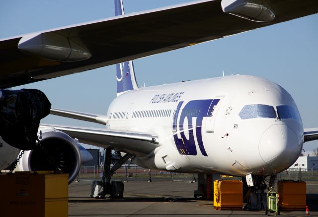 Boeing 787-8 (SP-LRD) - LOT Polish Airlines SP-LRD at Paine Field March 30, 2013.