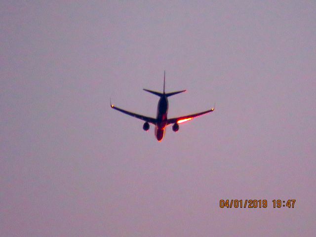 Boeing 737-800 (N831SY)