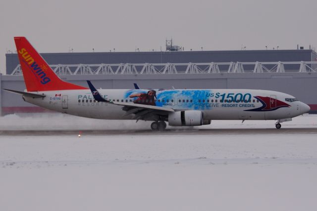 Boeing 737-800 (C-GTVG) - Arrival from Puerto Plata in light snow.