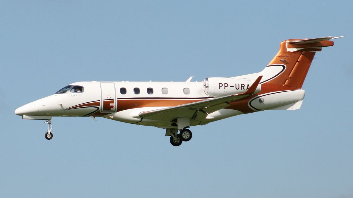 Embraer Phenom 300 (PP-URA)