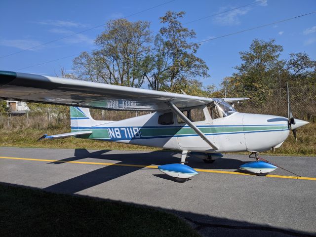 Cessna Skyhawk (N8711B) - 1957 Cessna 172