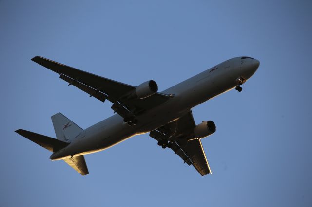 BOEING 767-300 (N226CY)