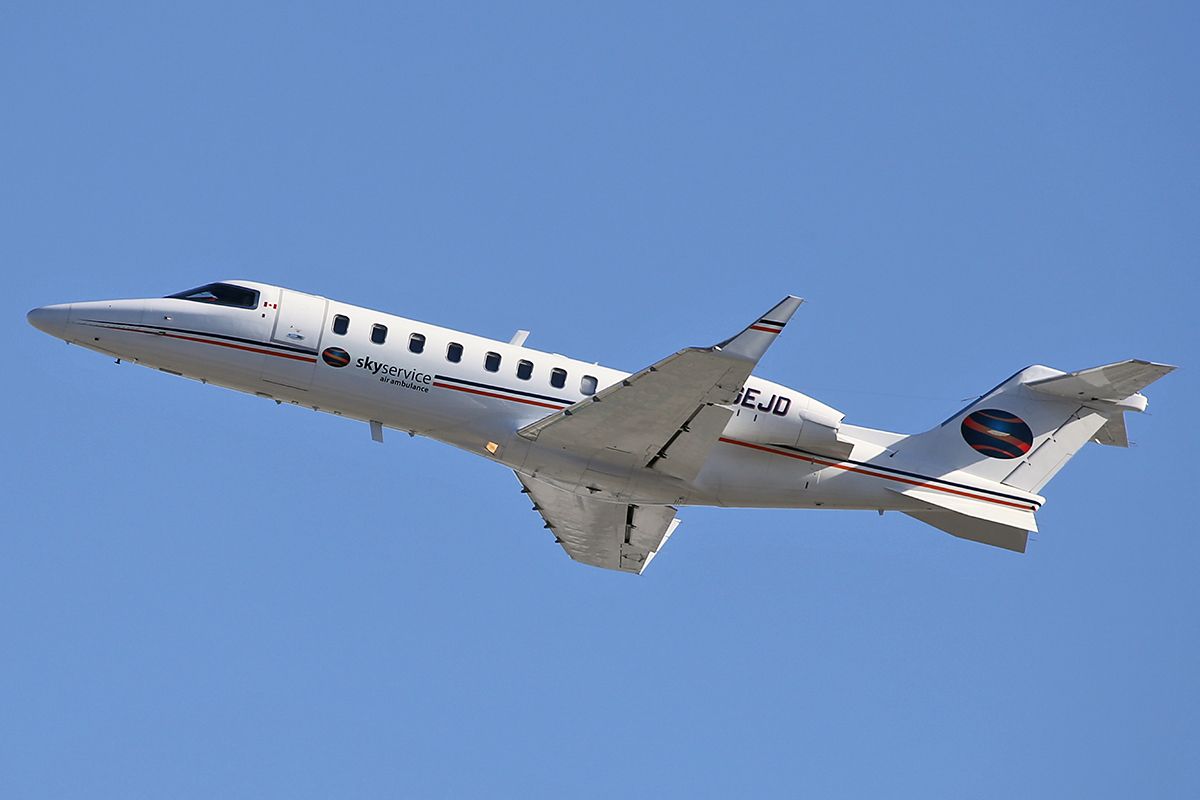 Learjet 45 (C-GEJD) - Taking off. 