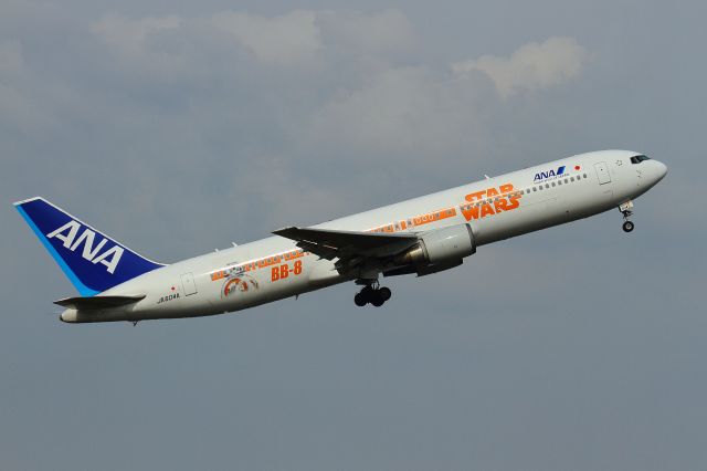 BOEING 767-300 (JA604A)