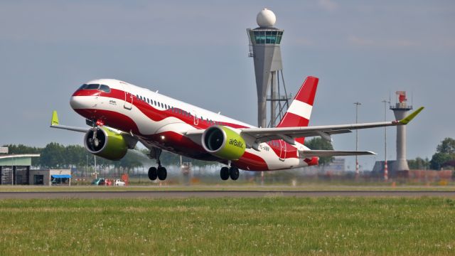 Airbus A220-300 (YL-ABN) - Spotteurs Polderbann place.