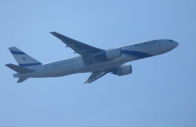 Boeing 777-200 (4X-ECC) - Shown here is an El AL Boeing 777-200 a few minutes until landing in the Spring of 2017.