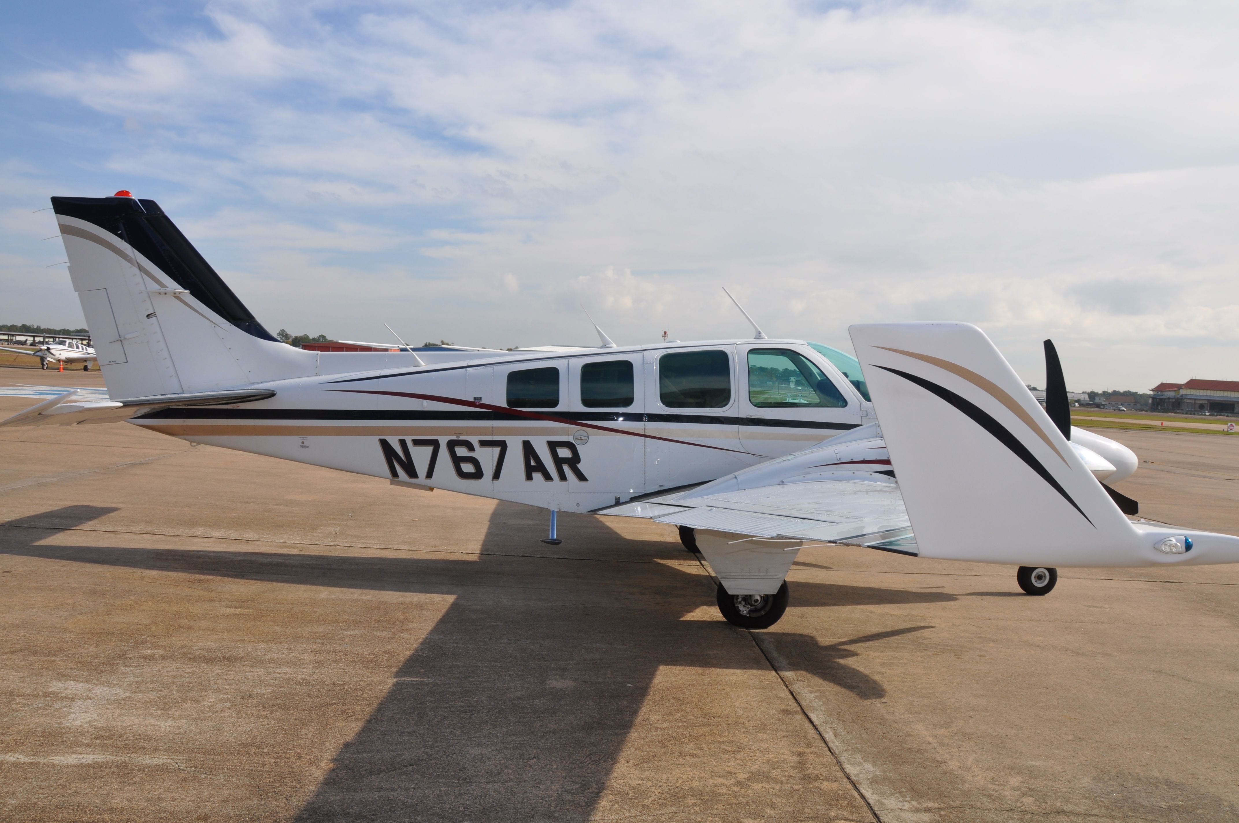 Beechcraft Baron (58) (N767AR) - Winglets on a Baron.  Very cool indeed.