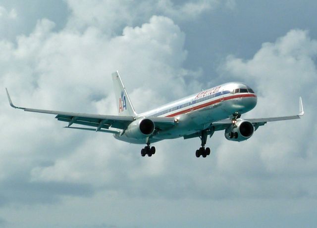 Boeing 757-200 (N604AA)