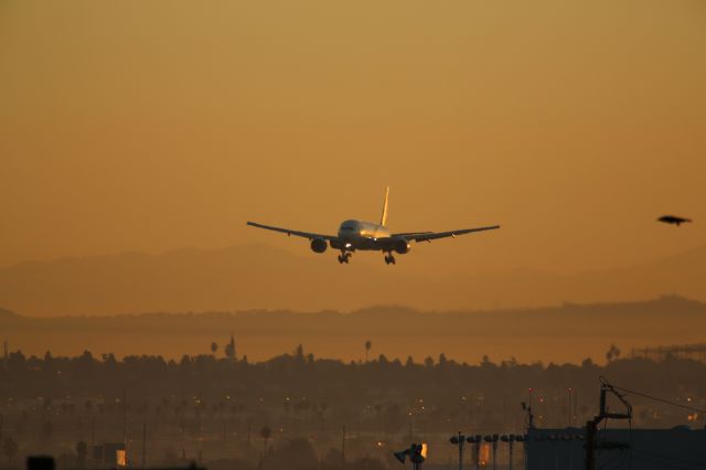 Boeing 777-200 (4X-ECB)