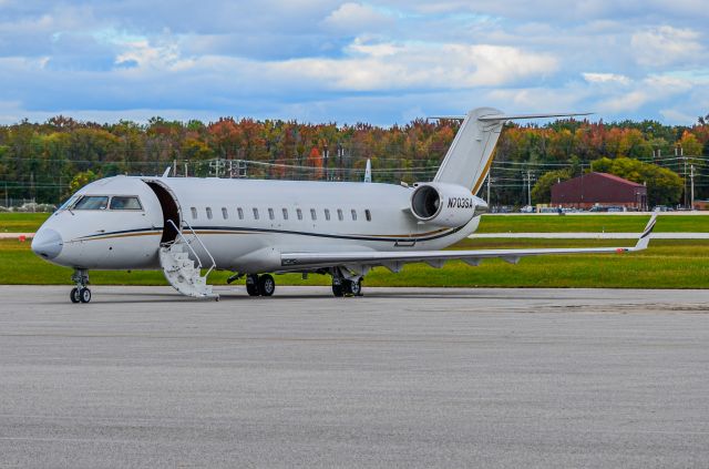 Canadair Regional Jet CRJ-200 (N703SA)