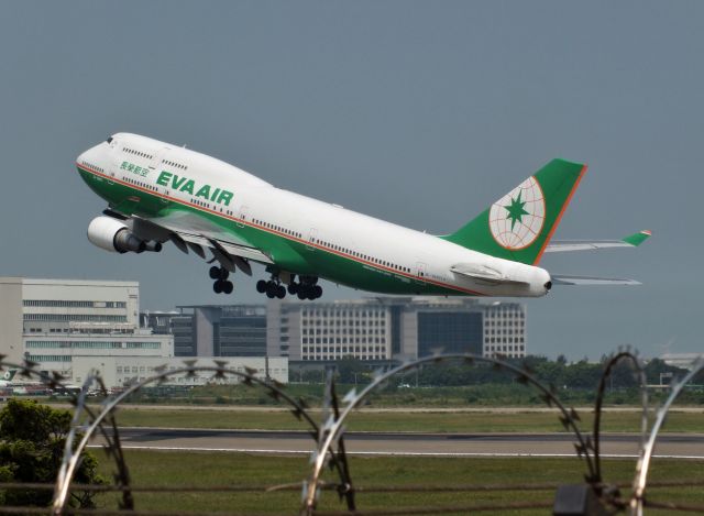 Boeing 747-400 (B-16411)