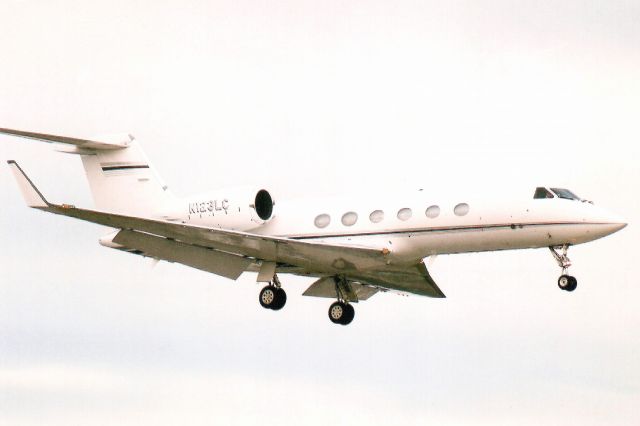 Gulfstream Aerospace Gulfstream IV (N174SJ) - On short finals for rwy 19 in Dec-05.br /br /Reregistered VH-OSW 19-Sep-97,br /then N950LG 21-May-11,br /then N950LF 16-Jul-20,br /then N888LD 29-Dec-20.