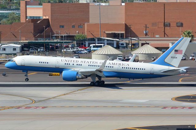 Boeing 757-200 (99-0004) - Boeing VC-32A (757-2G4) 99-0004 arrived at Phoenix Sky Harbor shortly after 3:30 in the afternoon on August 22, 2017.