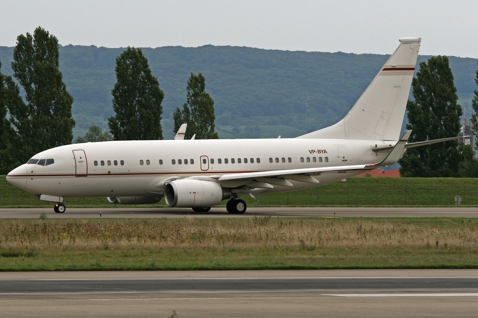 Boeing 737-700 (VP-BYA)
