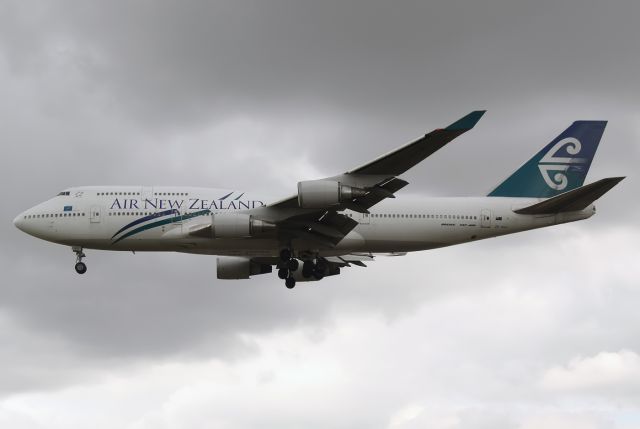 Boeing 747-400 (ZK-SUJ)