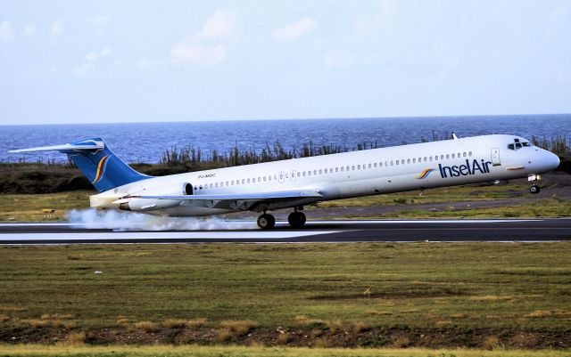 McDonnell Douglas MD-83 (PJ-MDC)