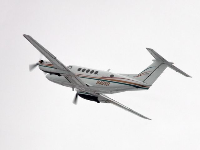 Beechcraft King Air 90 (N485R) - Take off runway 28.