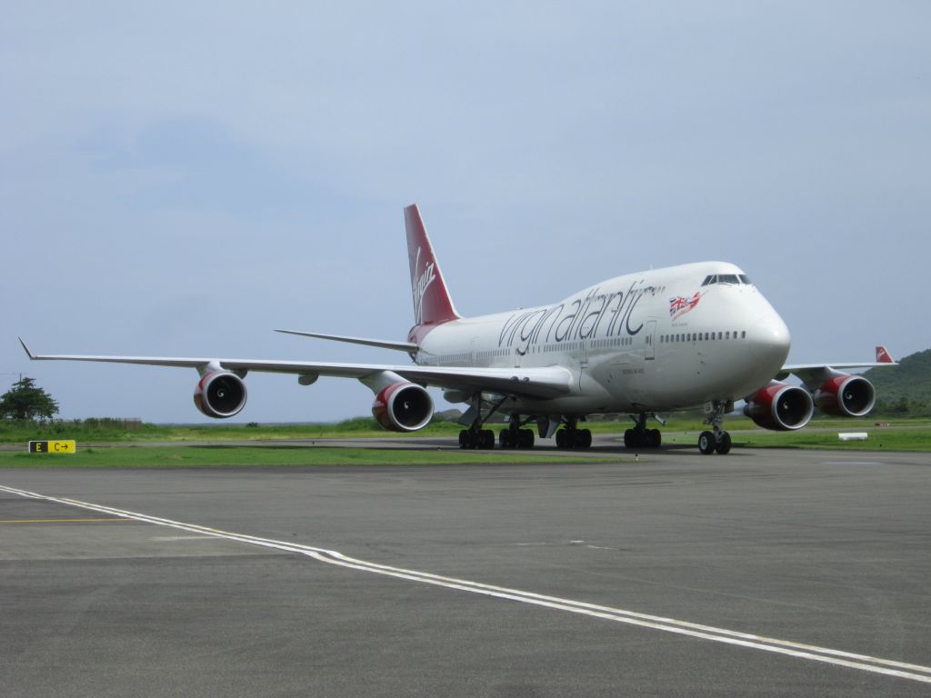 Boeing 747-400 (G-VXLG)