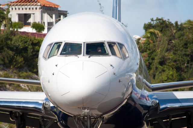 Boeing 757-200 (N942UW)