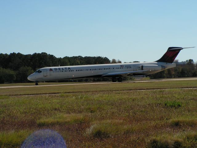 McDonnell Douglas MD-88 (N980DL)