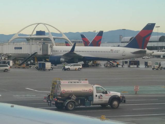 Boeing 757-200 (N548US)