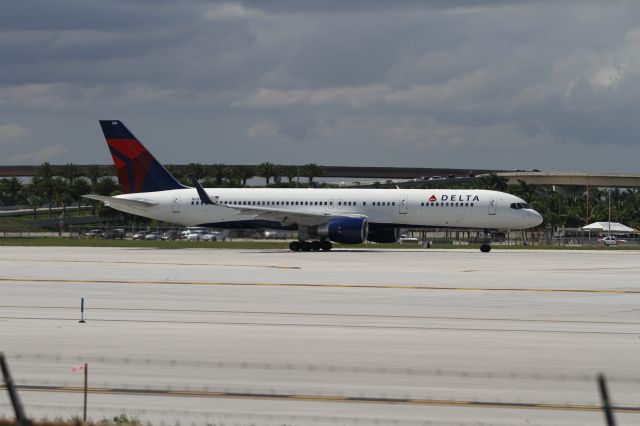 N685DL —