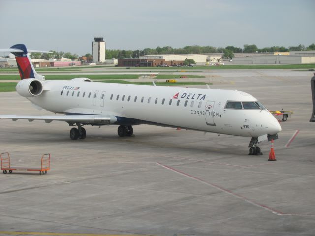 Canadair Regional Jet CRJ-900 (N930XJ)