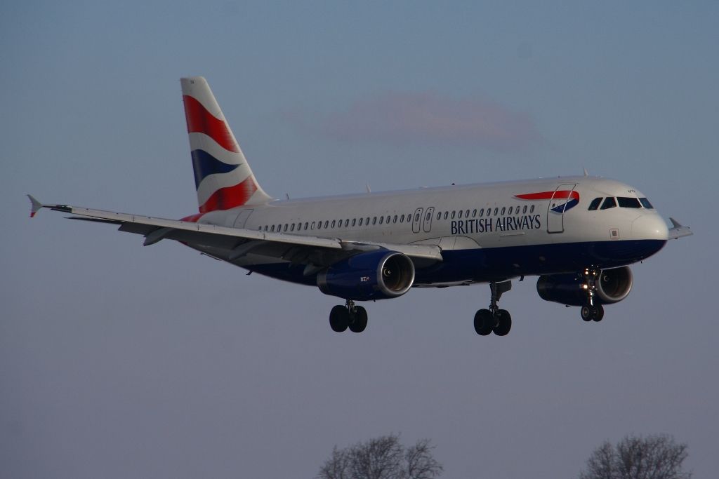 Airbus A320 (G-EUYA)