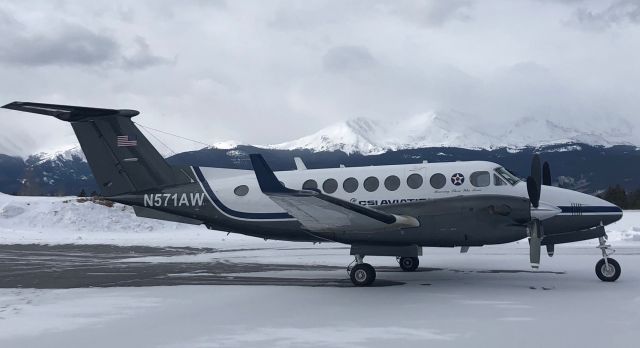 Beechcraft Super King Air 300 (N571AW) - Enjoyable flying in the Rockies