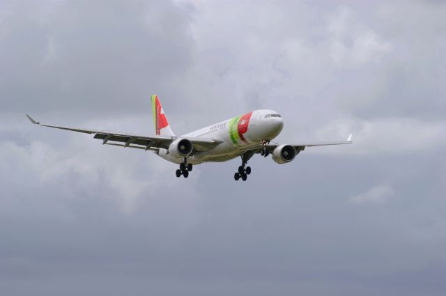 Airbus A330-200 (CS-TOJ)