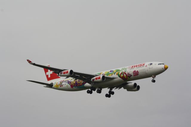 Airbus A330-300 (HB-JMJ)