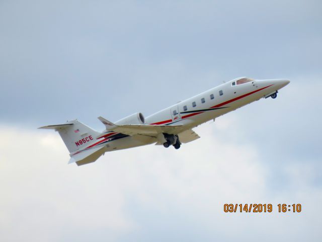 Learjet 60 (N95CE)