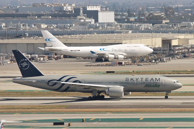 Boeing 777-200 (EI-DDH)