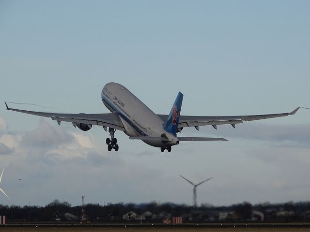 Airbus A330-300 — - Winglet vortexes!