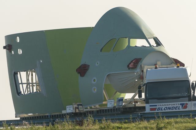 Airbus A380-800 (A6-EOM) - ...tronçons 11 et 12 du A380-800 (A6-EOM) avant chargement dans le Béluga (F-GSTA) pour assemblagebr /br /...sections 11 and 12 of the A380-800 (A6-OEM) before loading into the Beluga (F-GSTA) for assembly