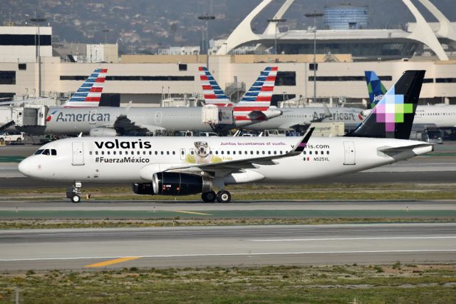 Airbus A320 (N525VL)