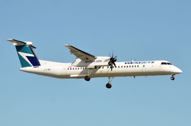 de Havilland Dash 8-400 (C-FIWE)