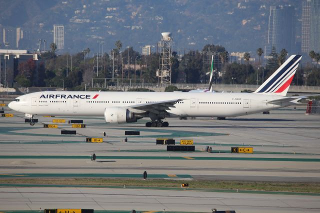 BOEING 777-300ER (F-GSQC)