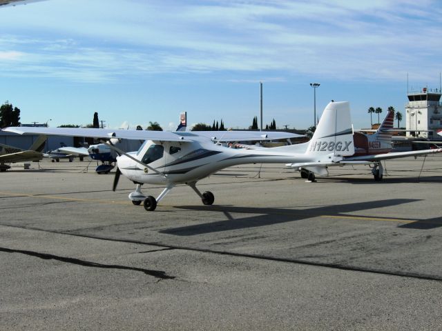 Diamond DA-20 (N128GX) - Taxiing at Fullerton