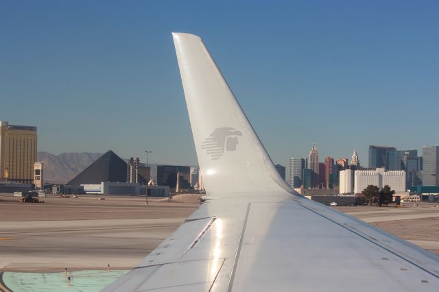 Boeing 737-700 (N855AM)