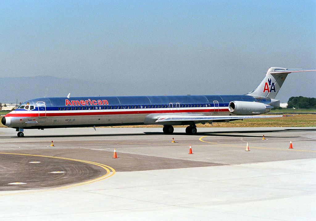 McDonnell Douglas MD-80 (N437AA) - KSJC - June 1988 view of a fairly new MD-80 for American as it taxis to the gate at SJC. This parking lot was temp as the then new Terminal A construction had just begun, allowing for almost 3yrs of filming this close to the jets!