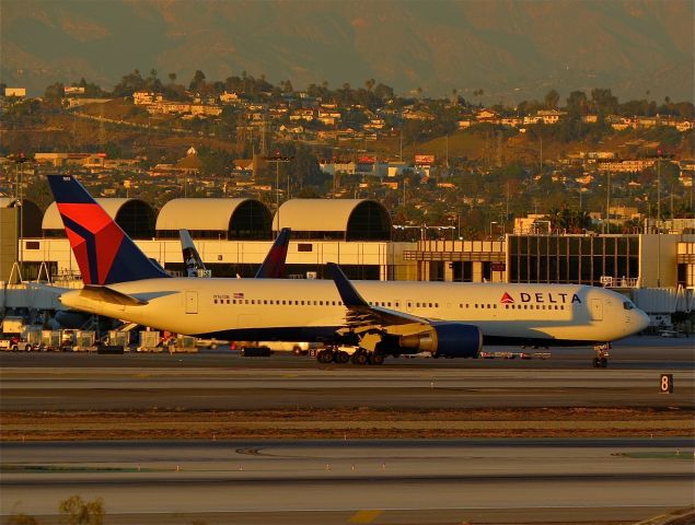 BOEING 767-300 (N1613B) - a rel=nofollow href=http://flightaware.com/live/flight/N1613B/history/20141105/0036Z/KLAX/RJTThttps://flightaware.com/live/flight/N1613B/history/20141105/0036Z/KLAX/RJTT/a