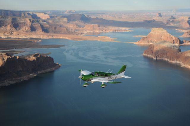 Piper Cherokee (N8905W) - over Lake Powell